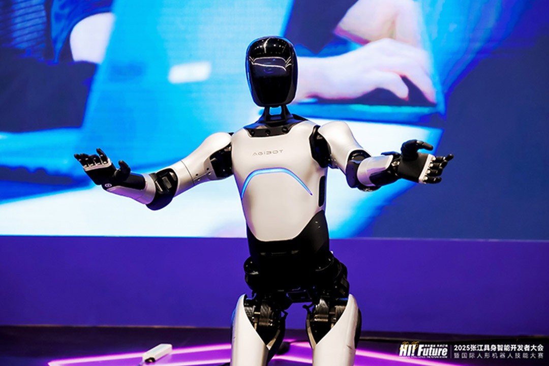 yabo鸭脖-音乐才子毛不易推荐音乐电视 海报上Vidda世界杯联名logo却亮了